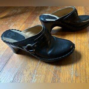 Frye Slip on Black slides